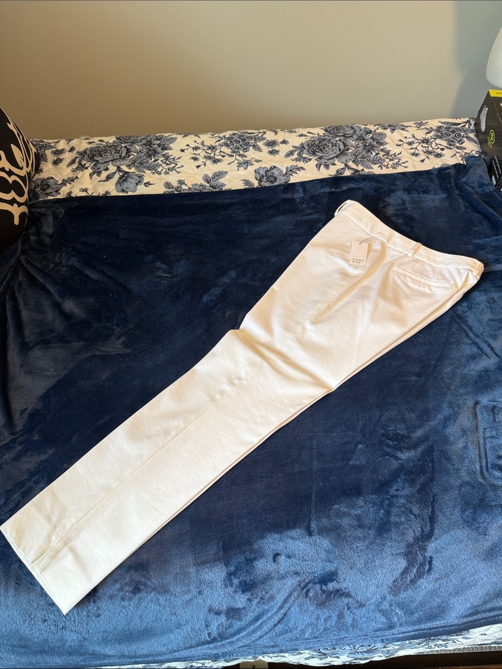 Women’s White Pants with Stretch